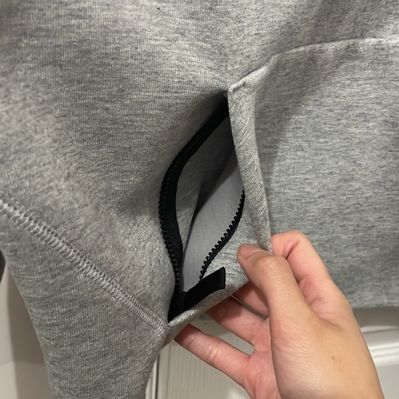 Aritzia TNA 1/4 Zip - Picture 5 of 5